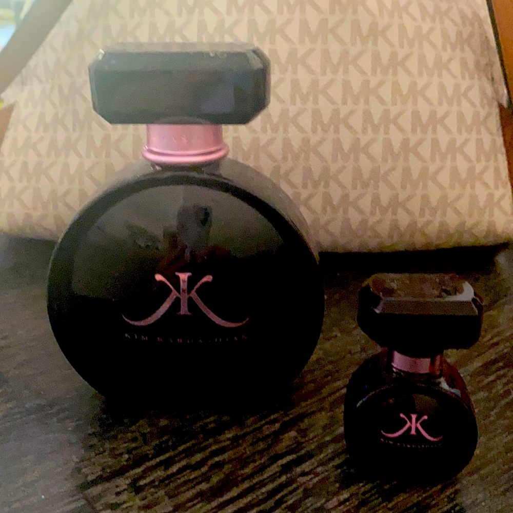 Kim Kardashian perfume includes mini parfume